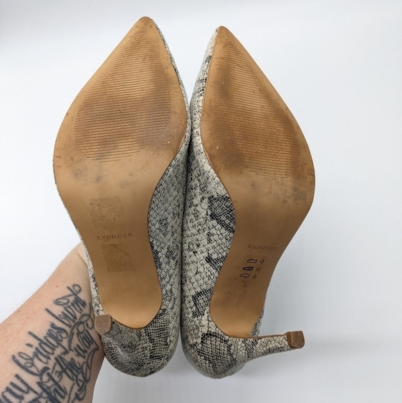 Express black & off white snake print open side stiletto heel 10 - Picture 8 of 10